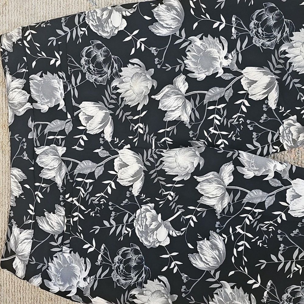 Cynthia Rowley Floral White‎ and Black, Stretch Pant size 8 - Picture 10 of 10